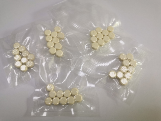 Formules orales de GS-441524 pilules / comprimés pour le traitement de la FIP